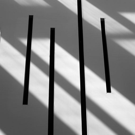 Ombres et lignes.