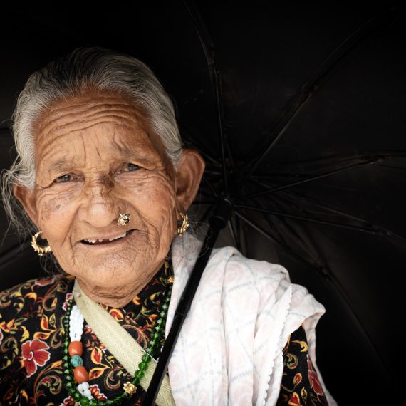 Dame agée népalaise.